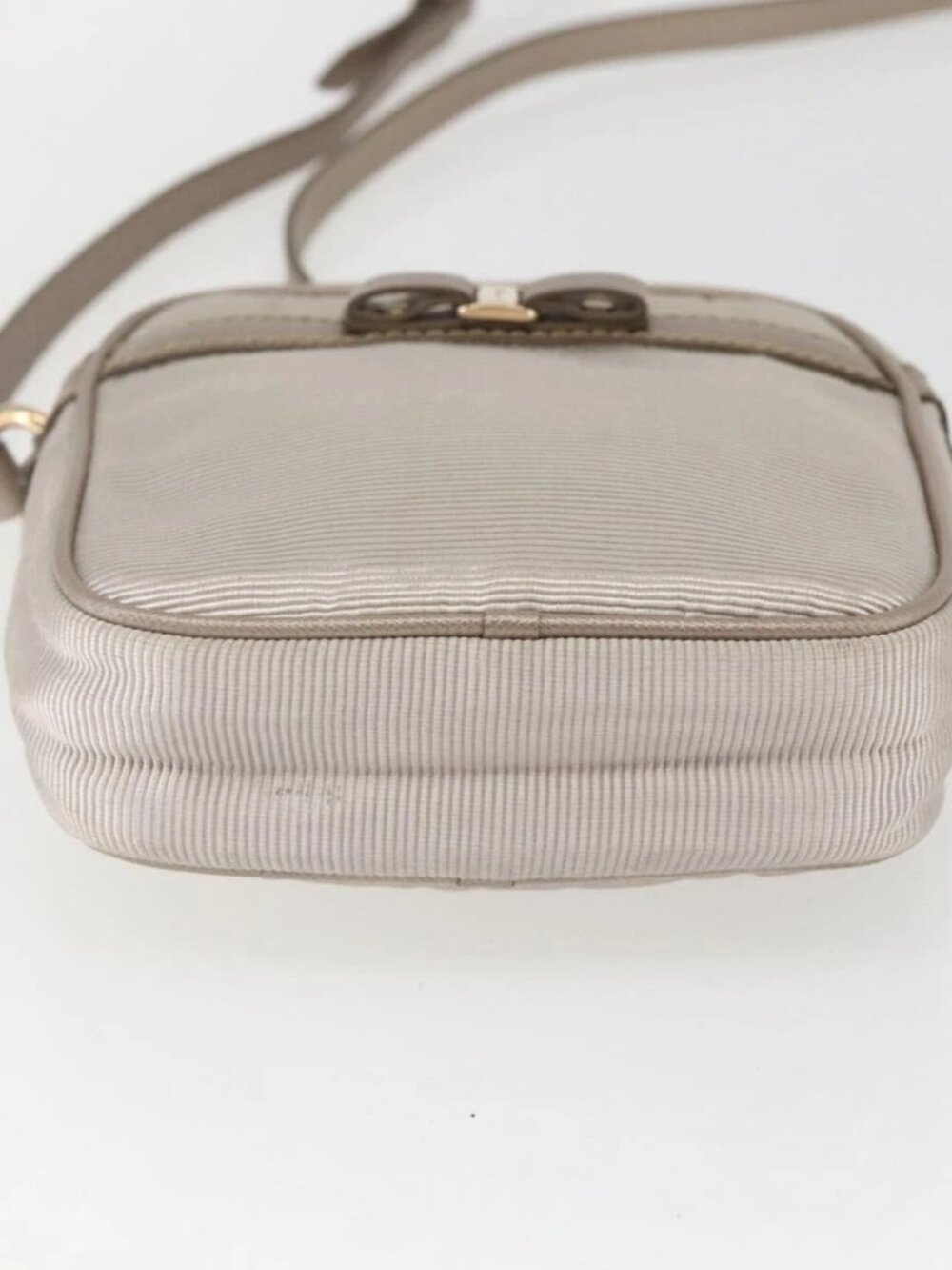 Salvatore Ferragamo Vala Shoulder Bag Nylon Beige Gold Auth 159964 - Picture 9 of 16